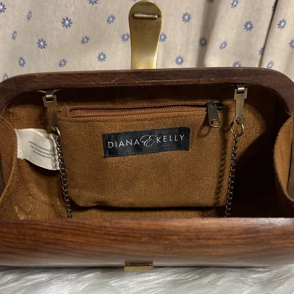 Diana & Kelly Wooden Clutch with Gold Clasp - Picture 2 of 3